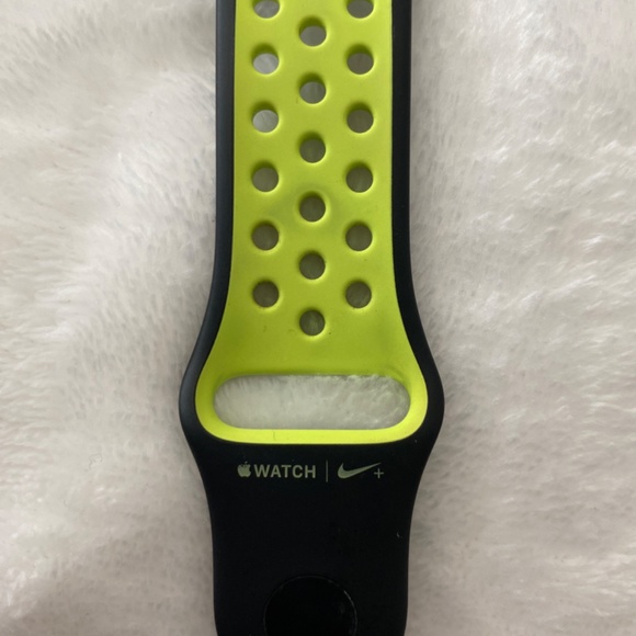 Apple Watch 42MM Nike+ Series 3 black and neon green sports band S/M - Picture 6 of 12